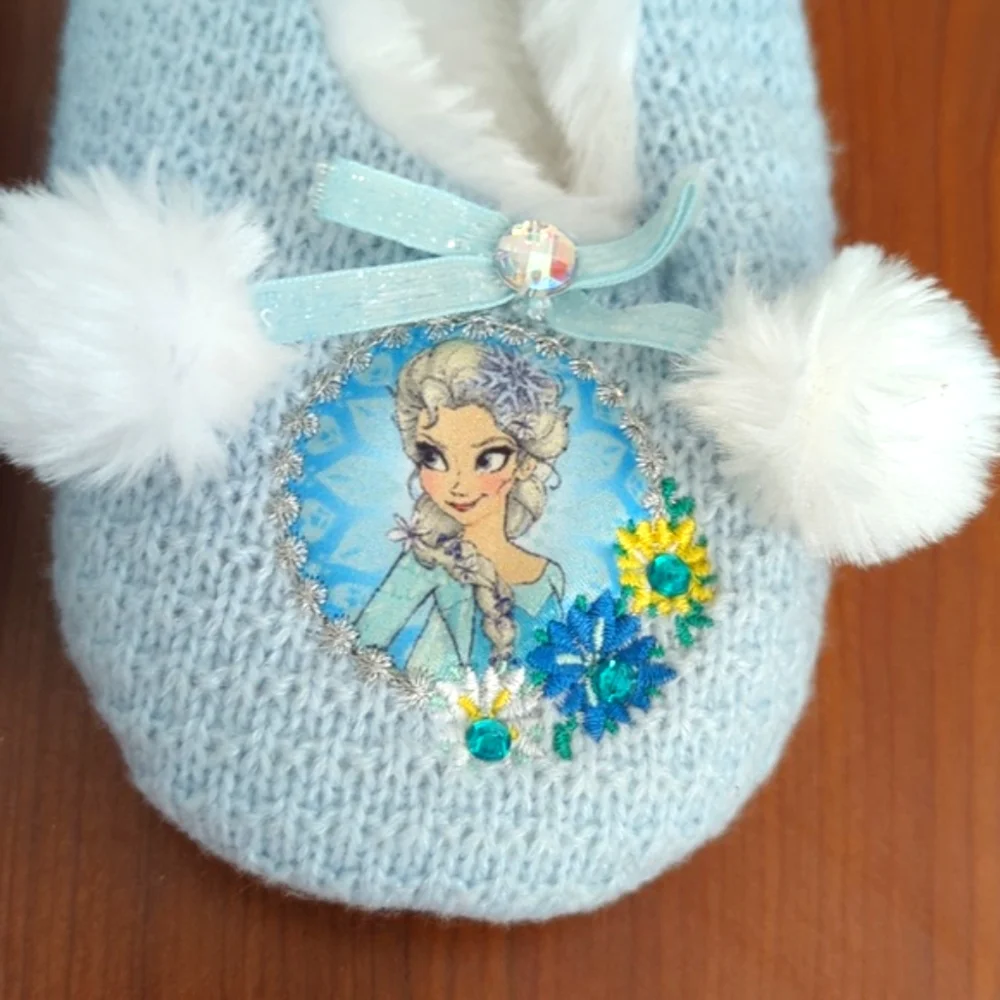 LIKE NEW The Disney Store Girls Blue Knit Frozen Elsa Slippers Size 2/3